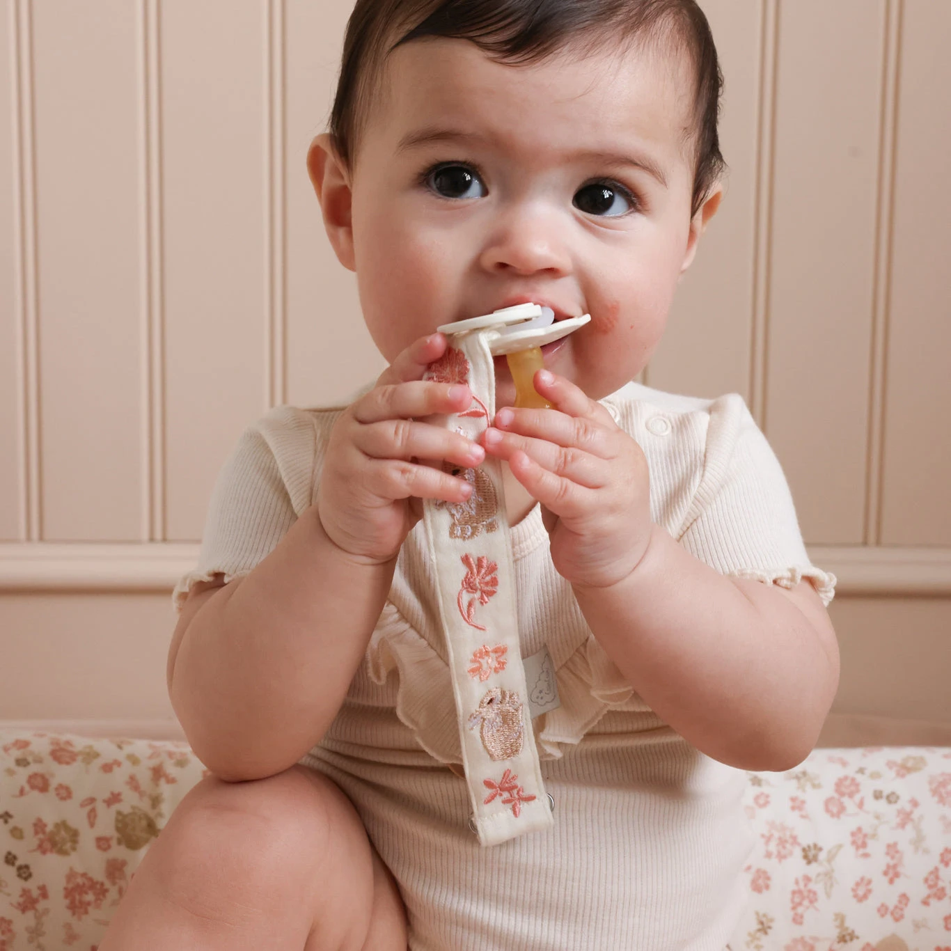 Embroidered Pacifier Holder - GOTS - Augusta 2 Embroidered Pacifier Holder - GOTS - Augusta - Image 2