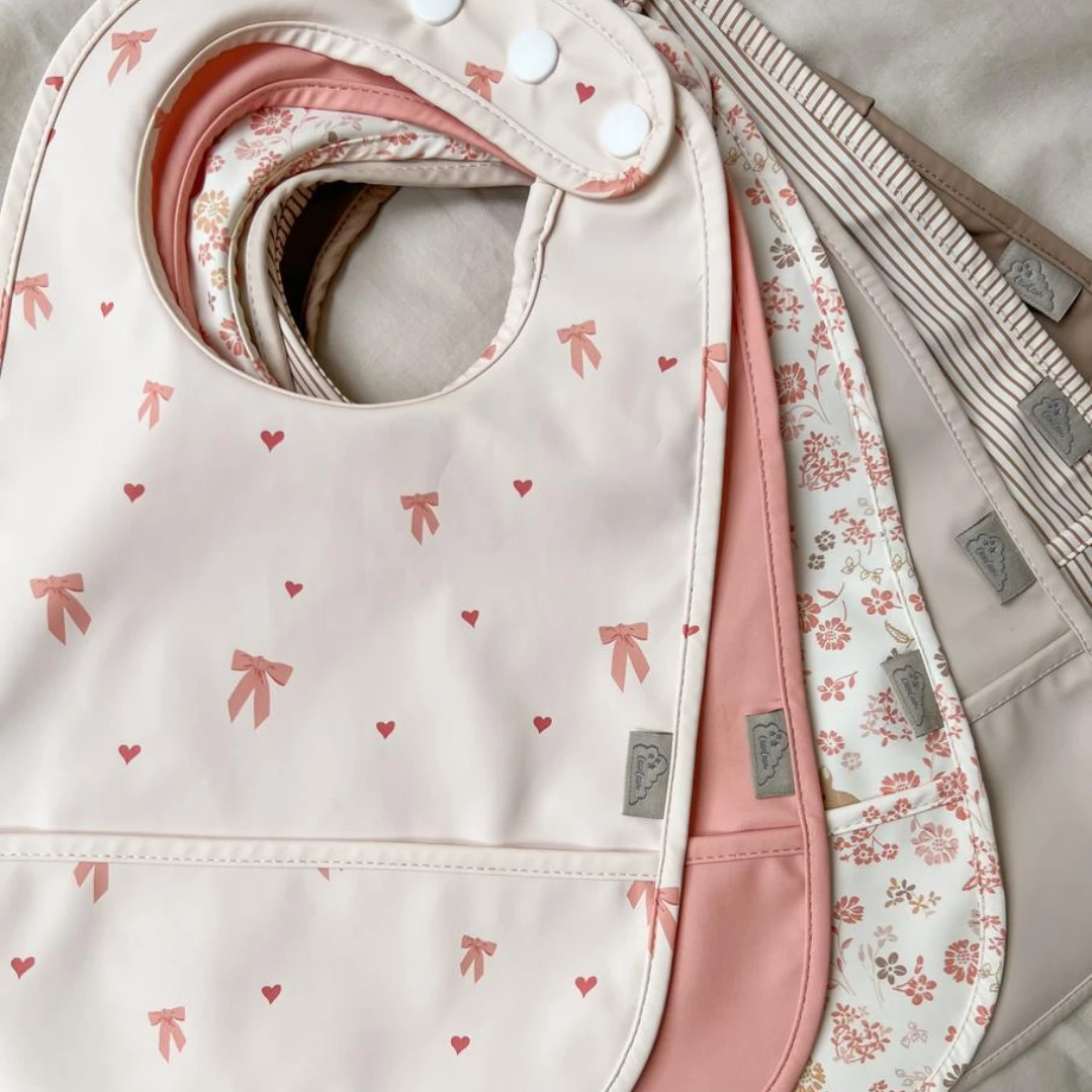 Bib W/ Pocket, 2-pack - Bows 2 Bib W/ Pocket, 2-pack - Bows - Image 2